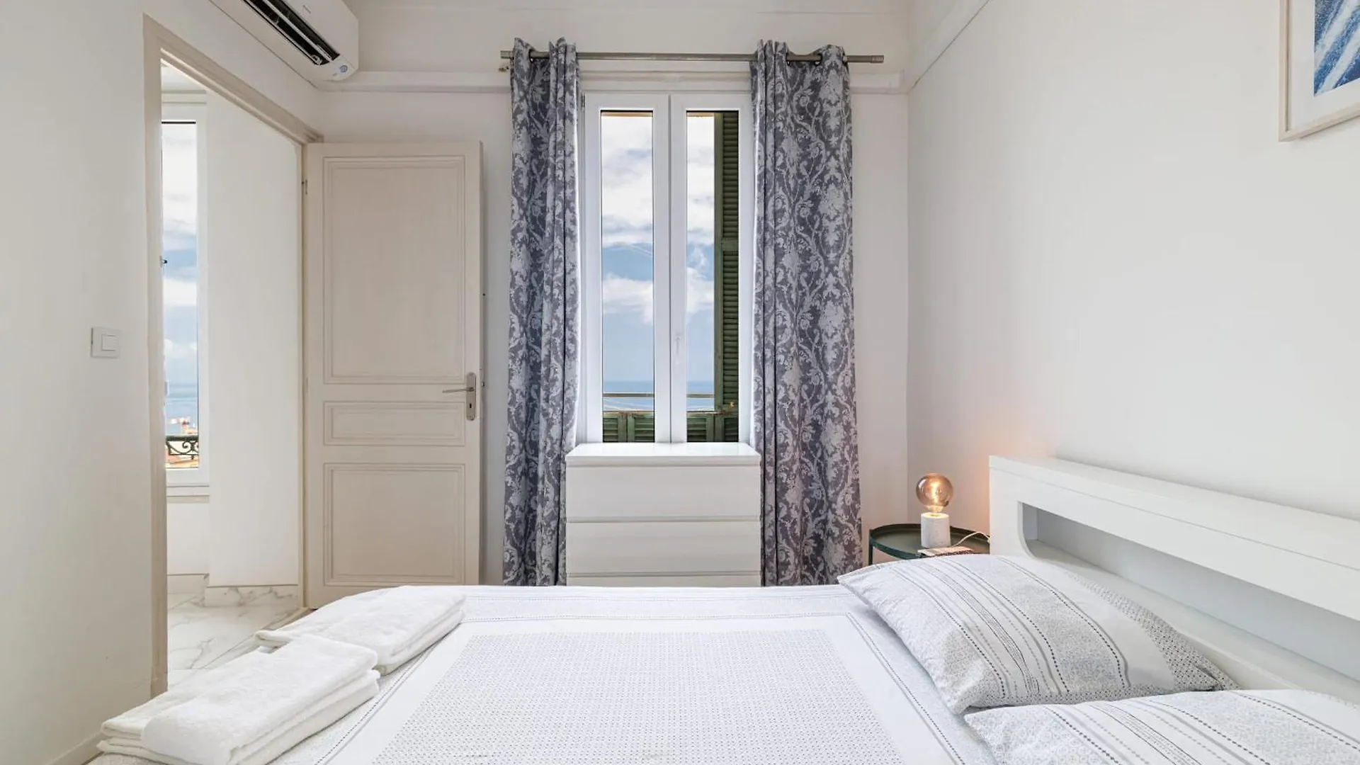 Apartment Cozy 2-Bedroom Facing The Sea 100M From Monaco Beausoleil Frankreich